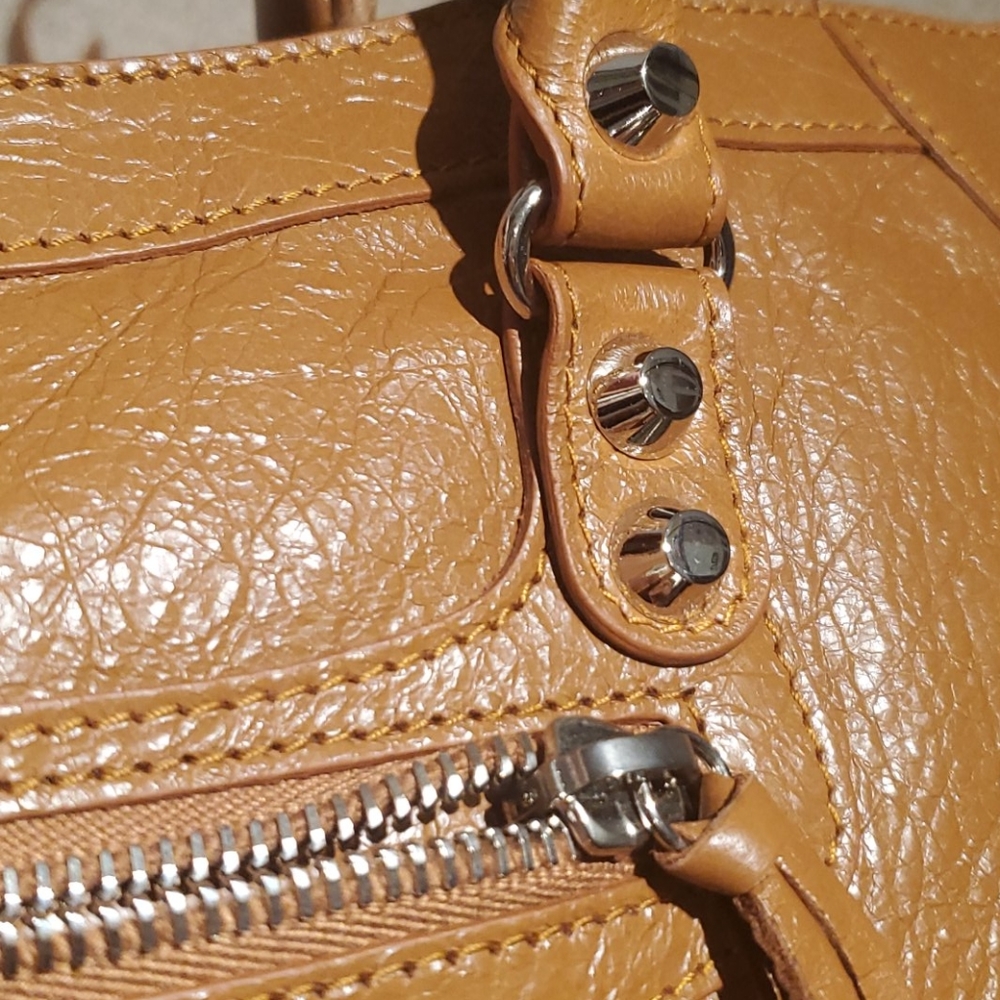 NWT Classic City Small Shoulder Bag in Camel - Picture 6 of 12